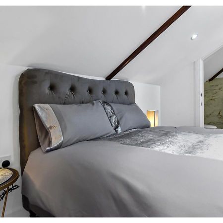 Sleek And Modern Studio With Minimalist Vibe Apartment Chelmsford Luaran gambar