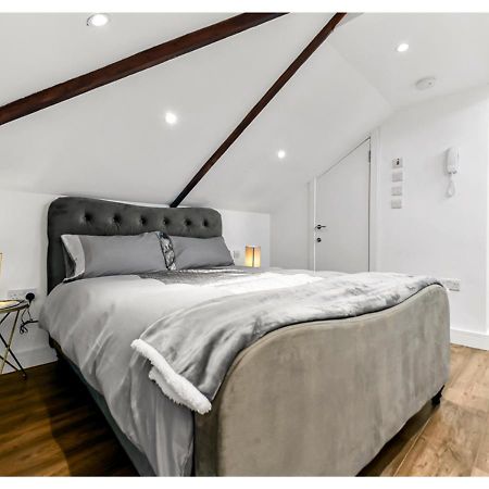 Sleek And Modern Studio With Minimalist Vibe Apartment Chelmsford Luaran gambar