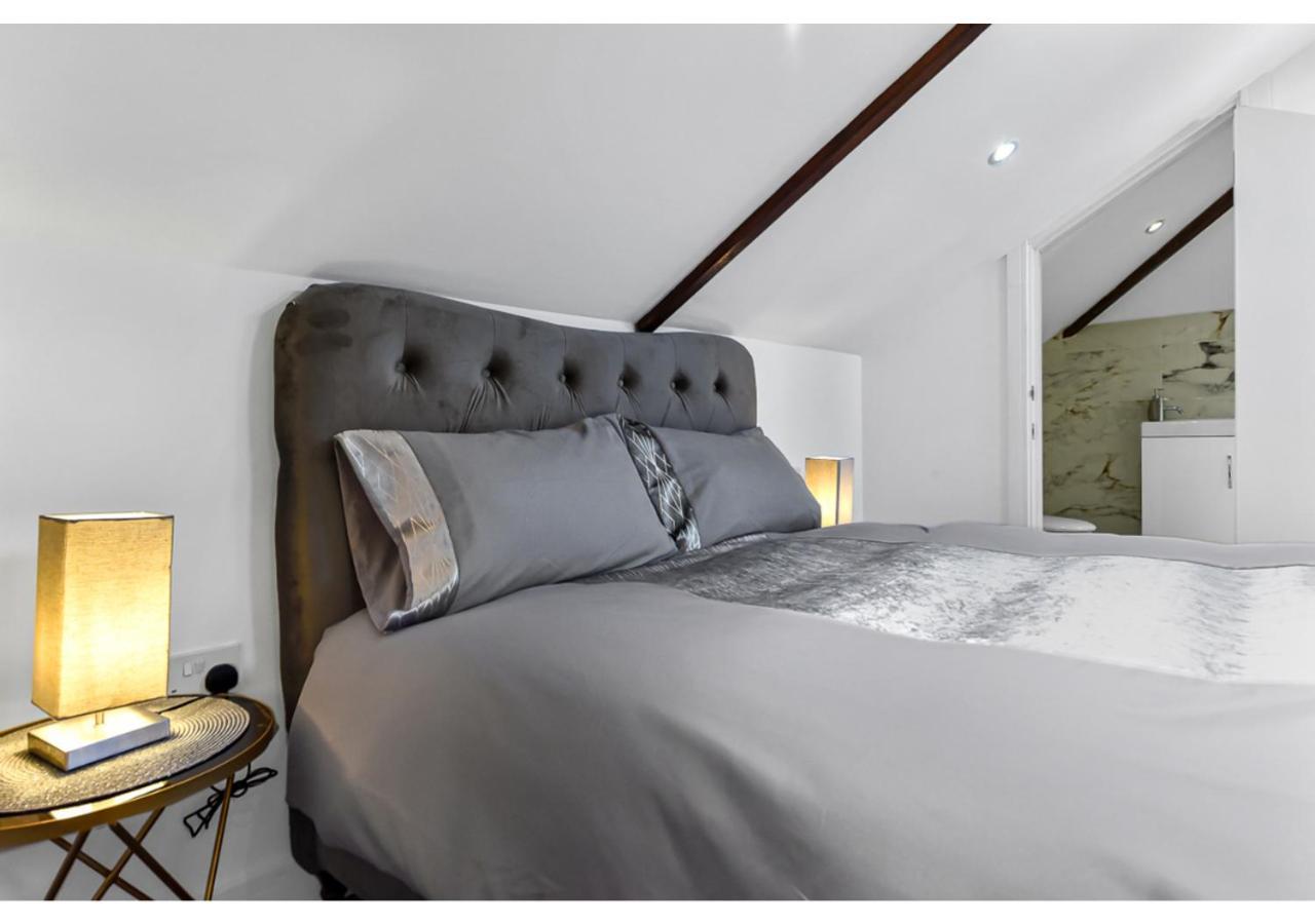Sleek And Modern Studio With Minimalist Vibe Apartment Chelmsford Luaran gambar