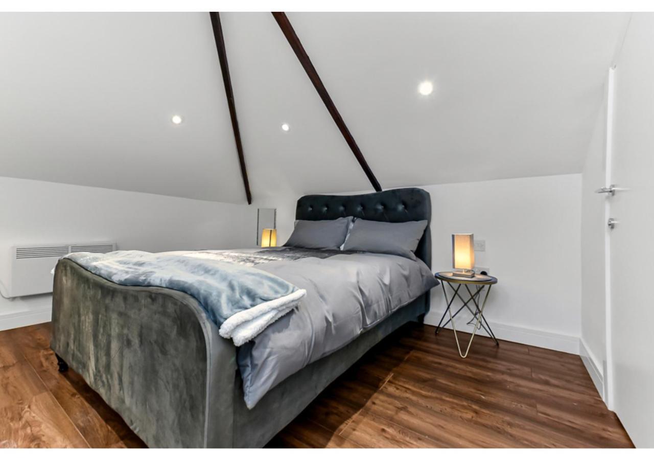 Sleek And Modern Studio With Minimalist Vibe Apartment Chelmsford Luaran gambar