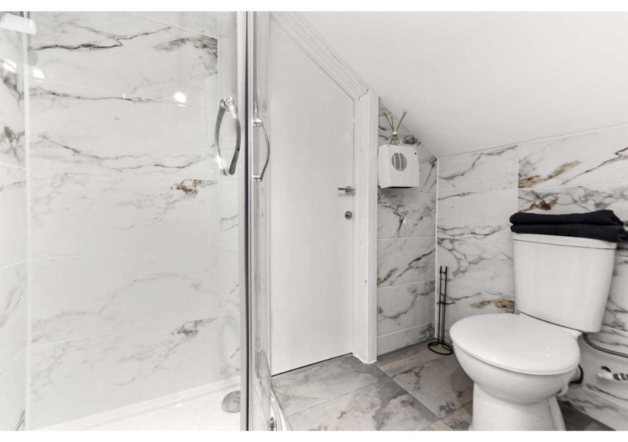Sleek And Modern Studio With Minimalist Vibe Apartment Chelmsford Luaran gambar