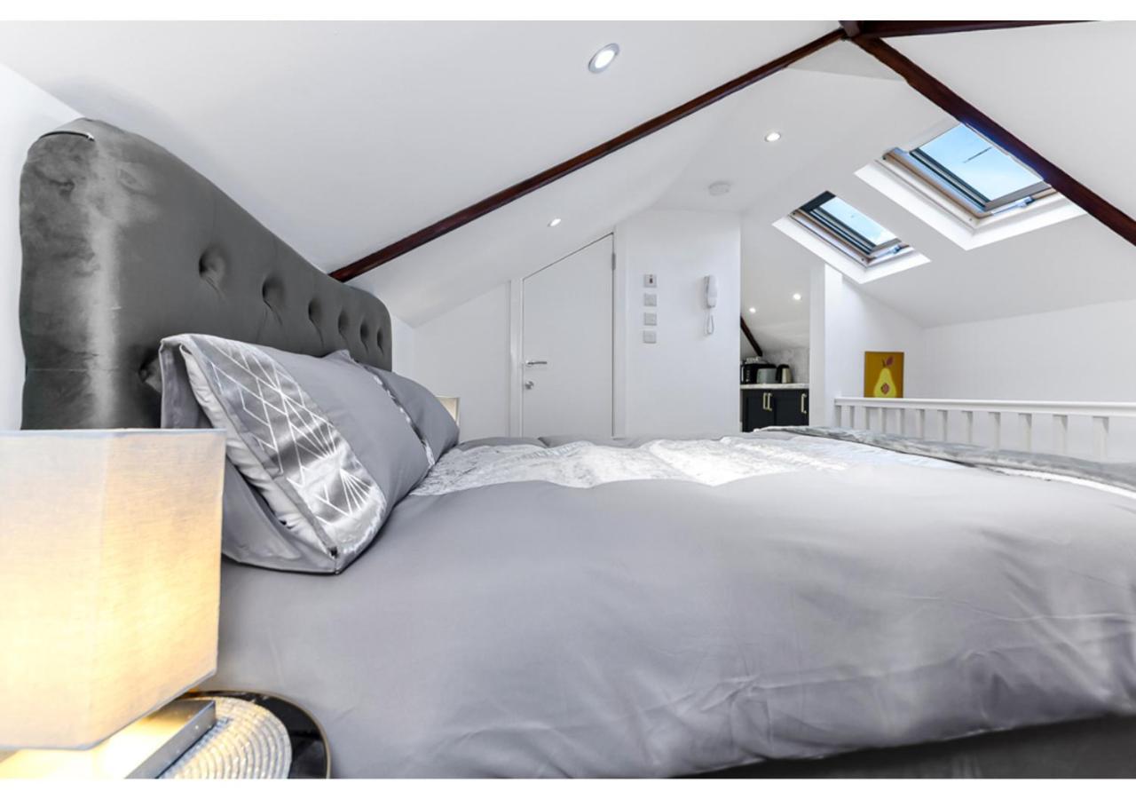 Sleek And Modern Studio With Minimalist Vibe Apartment Chelmsford Luaran gambar