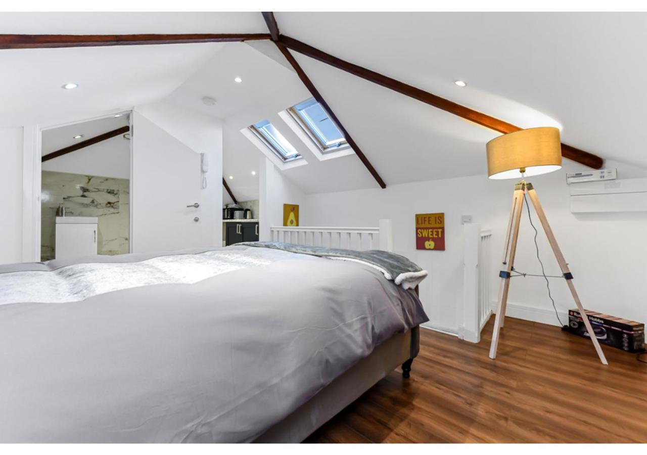Sleek And Modern Studio With Minimalist Vibe Apartment Chelmsford Luaran gambar