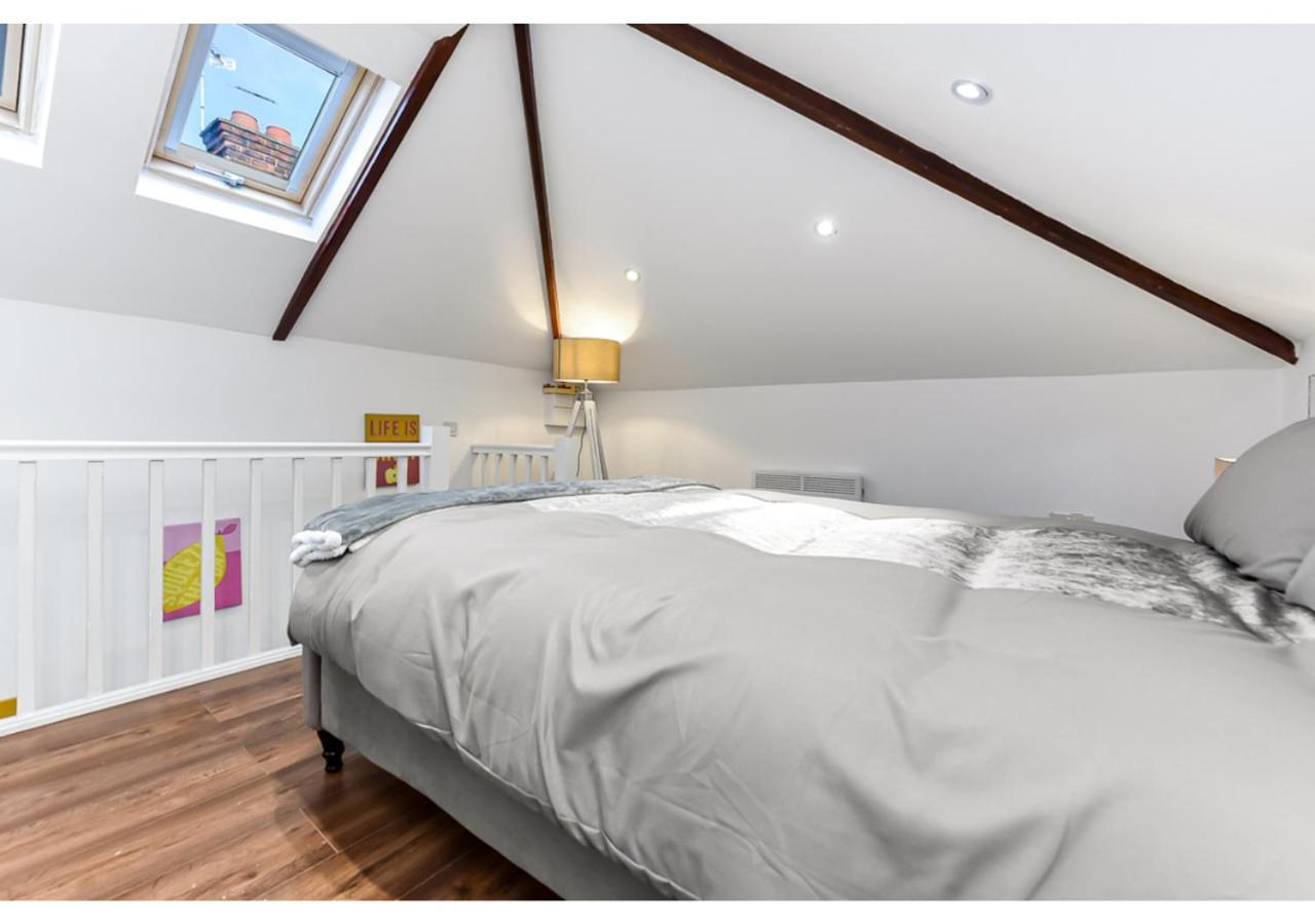 Sleek And Modern Studio With Minimalist Vibe Apartment Chelmsford Luaran gambar