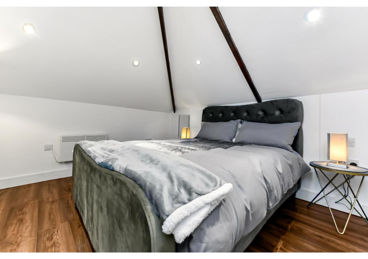 Sleek And Modern Studio With Minimalist Vibe Apartment Chelmsford Luaran gambar