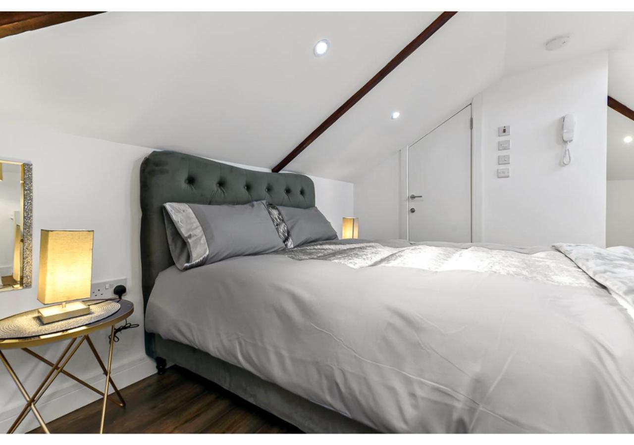 Sleek And Modern Studio With Minimalist Vibe Apartment Chelmsford Luaran gambar