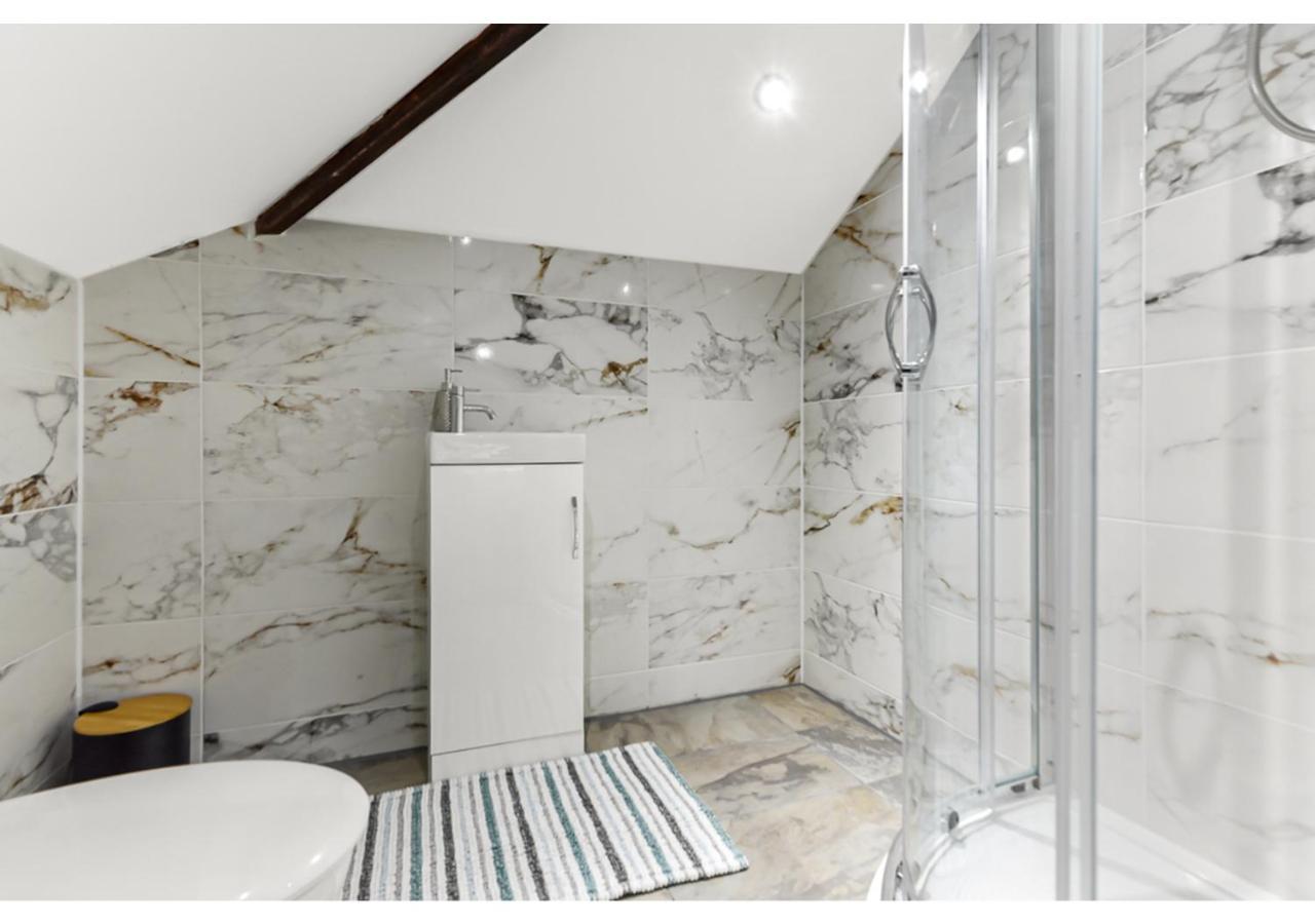 Sleek And Modern Studio With Minimalist Vibe Apartment Chelmsford Luaran gambar