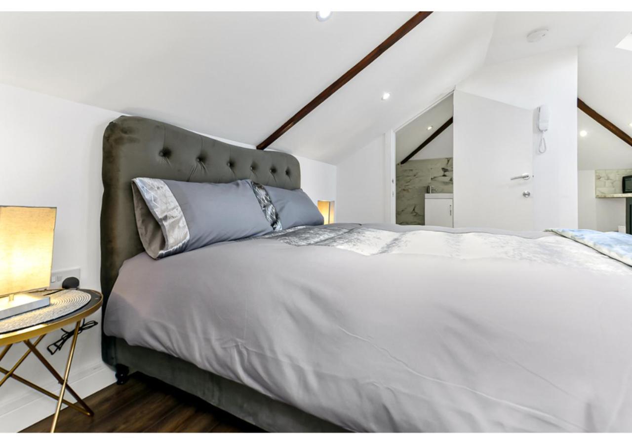 Sleek And Modern Studio With Minimalist Vibe Apartment Chelmsford Luaran gambar